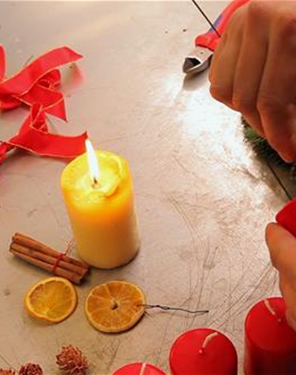 Dekoration - Anfertigen eines Weihnachtskranzes Dekoration - Anfertigen eines Weihnachtskranzes